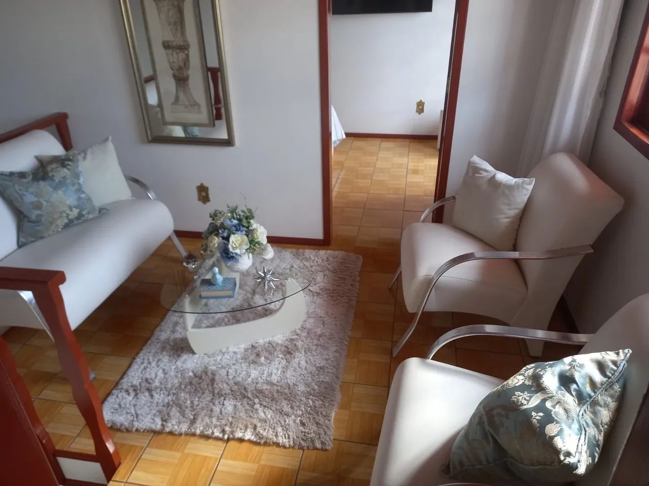 Sofá 2 poltronas um sofá de dois lugares com mesinha de centro 