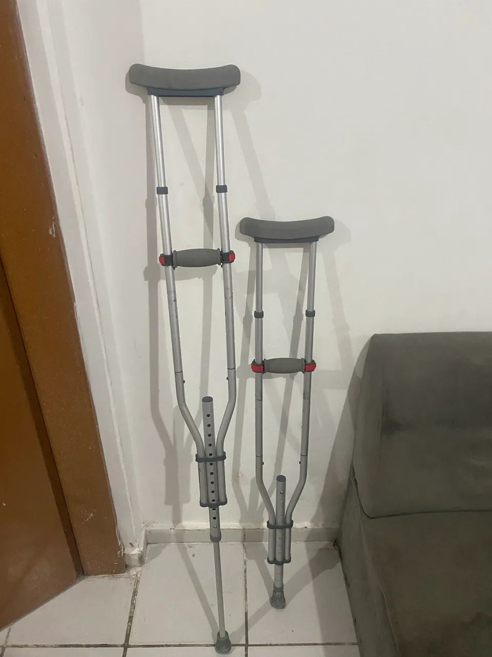 Muletas Axilares Reguláveis - Bom Estado - Foto 3