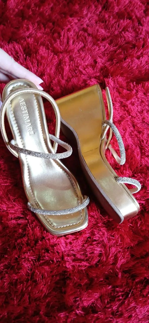 Sandália Plataforma Dourada Com Strass