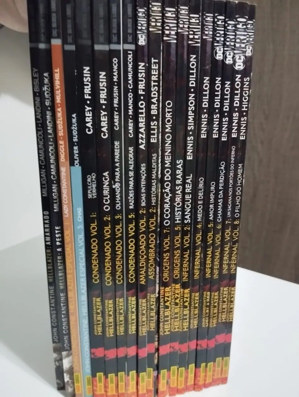 pack - 18 volumes de HELLBLAZER capa cartão - Foto 2