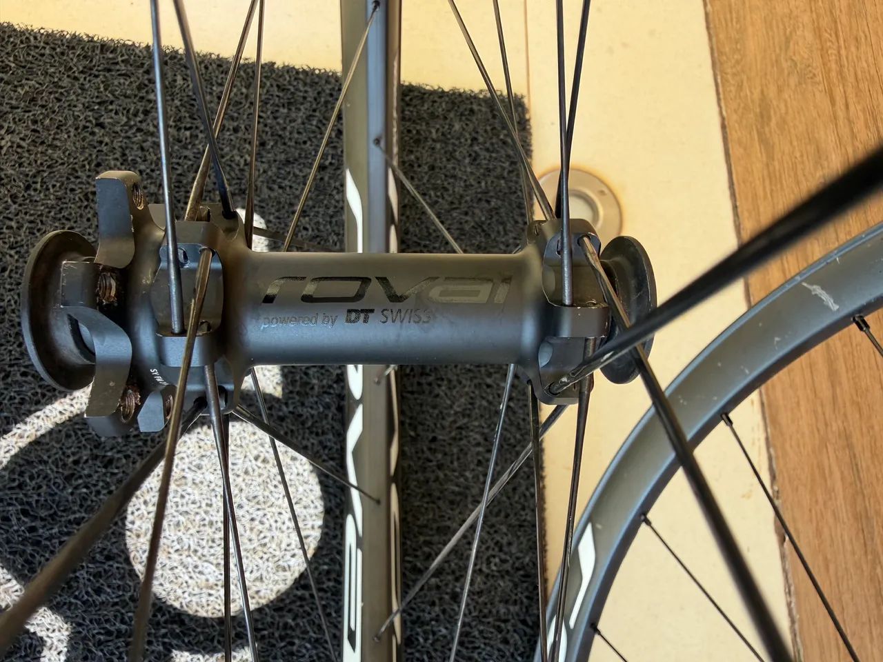 Roda Roval Control SL Carbon DT 180 - Foto 4