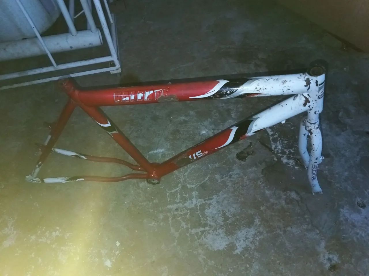 Quadro de bicicleta aro 26 com o garfo  - Foto 4