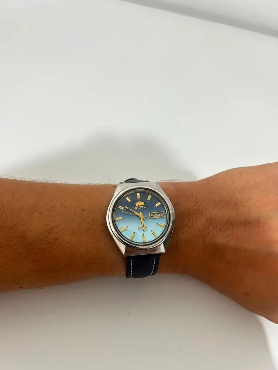 Orient 3 Estrelas Automático - Clássico Vintage com mostrador azul degradê  - Foto 2