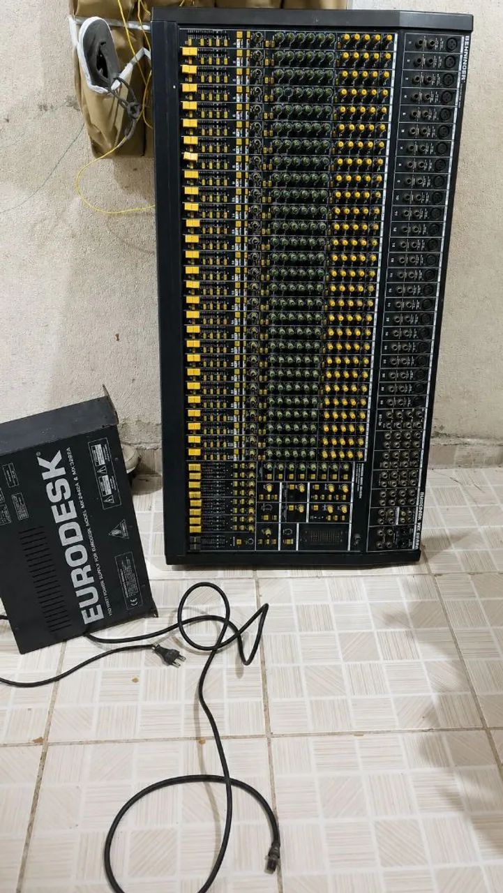 MX3282A, uma mesa de 32 canais. - Foto 3