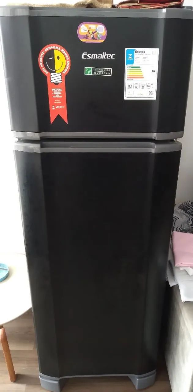 Geladeira Esmaltec 12 meses uso