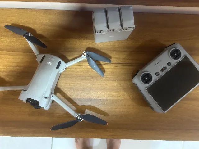 Drone DJI mini 3 pro + 3 baterias e controle com visor  - Foto 3