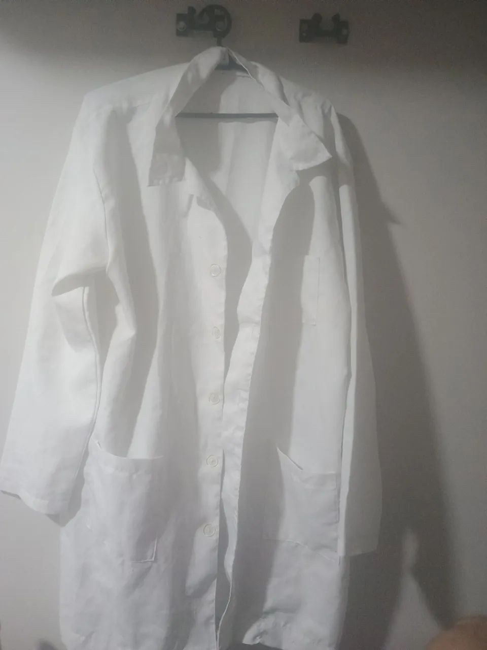 Jaleco branco com bolsos - Foto 2