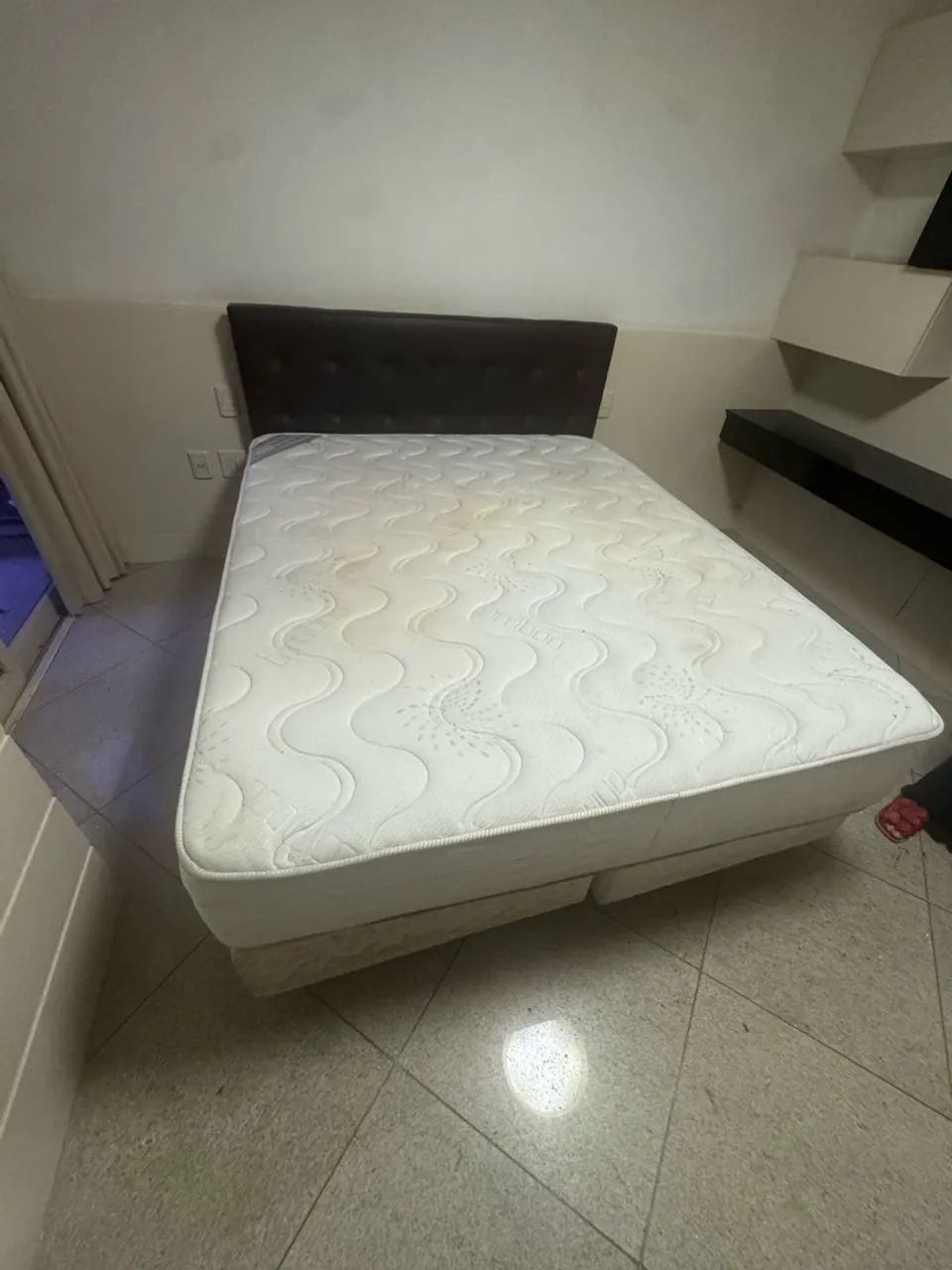 Cama queen size com colchão  - Foto 3