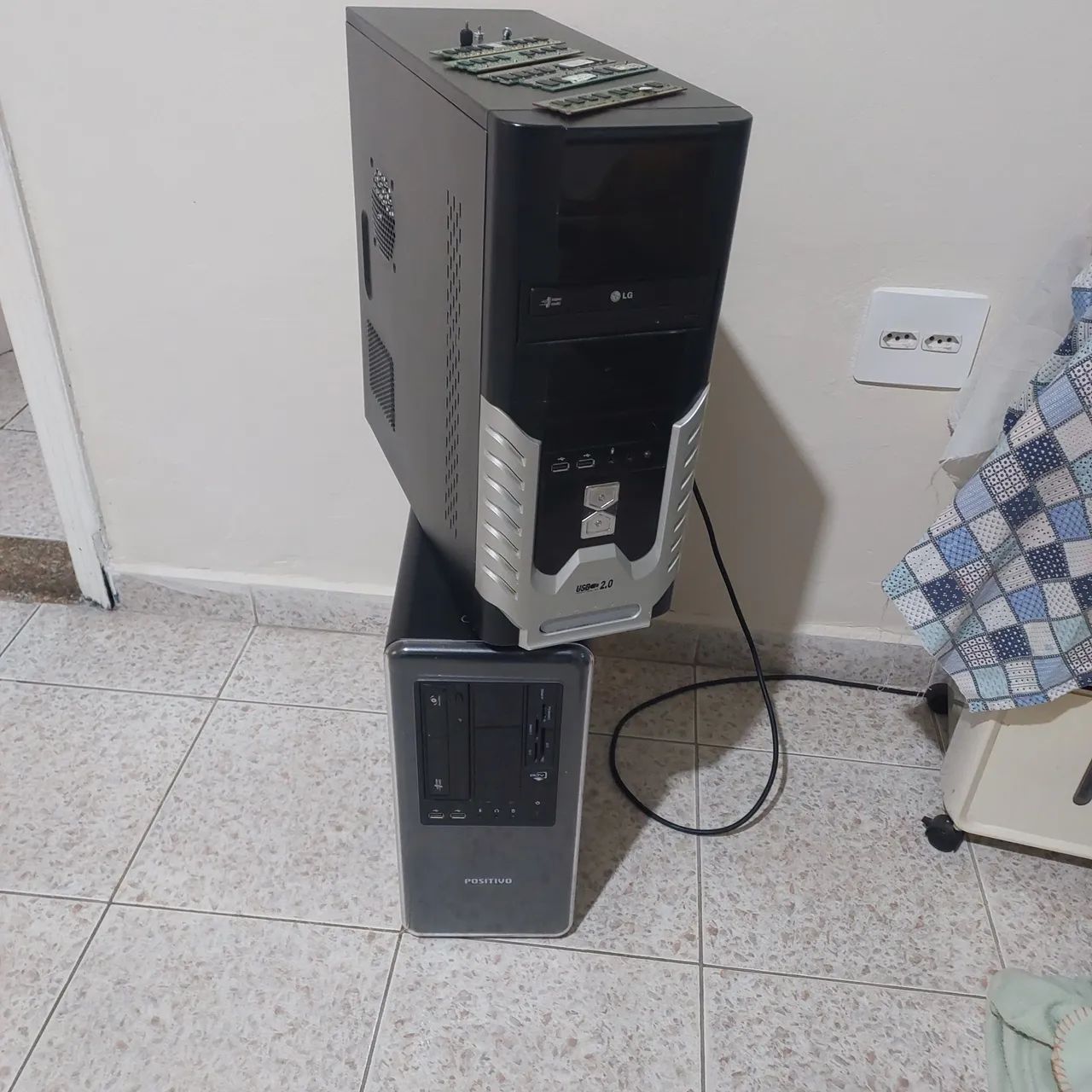 Lote Desapego 3 CPUS, 2 deles funcionam, veja descrição - Foto 4