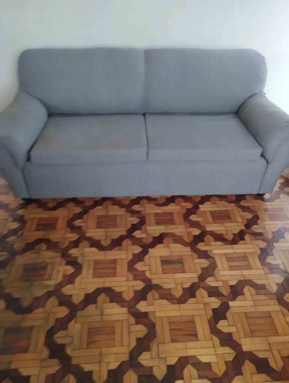 Vende sofá tres lugares novo