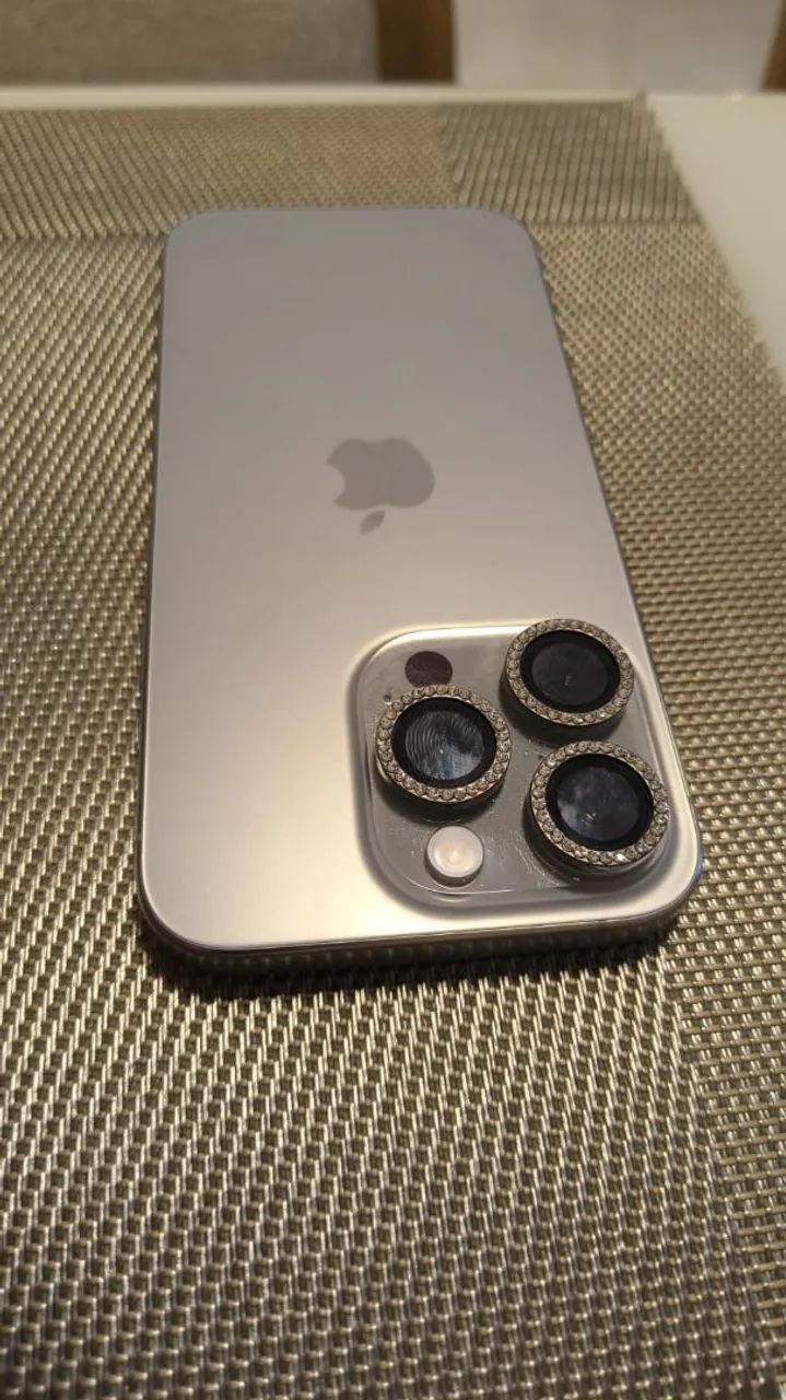 IPhone 15 Pro super novo 