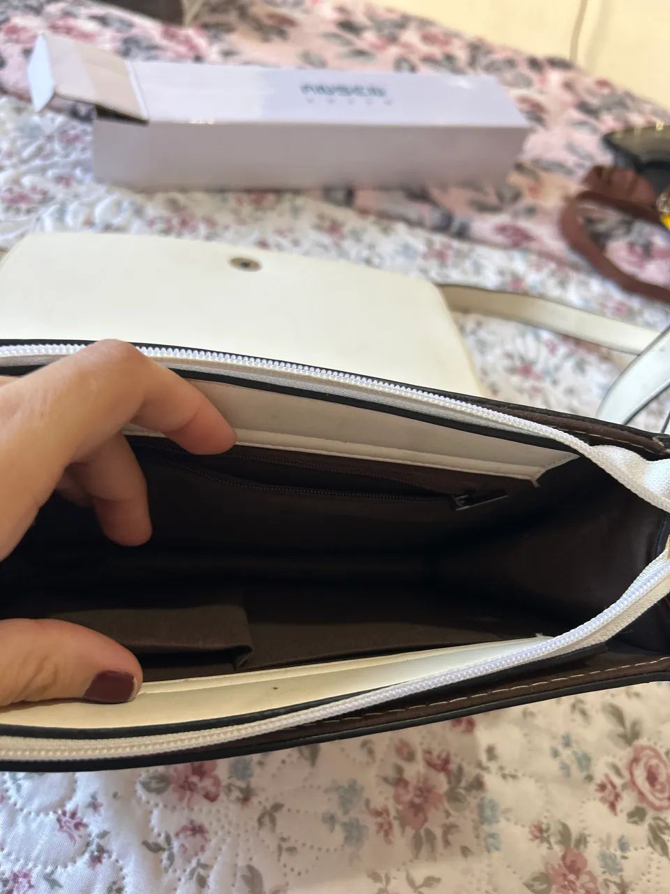Bolsa estilosa com pedrinhas bege  - Foto 2