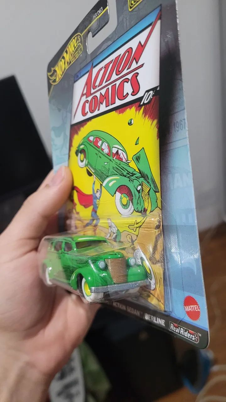 Hot Wheels Premium - Van tartarugas ninja + action comics sedan