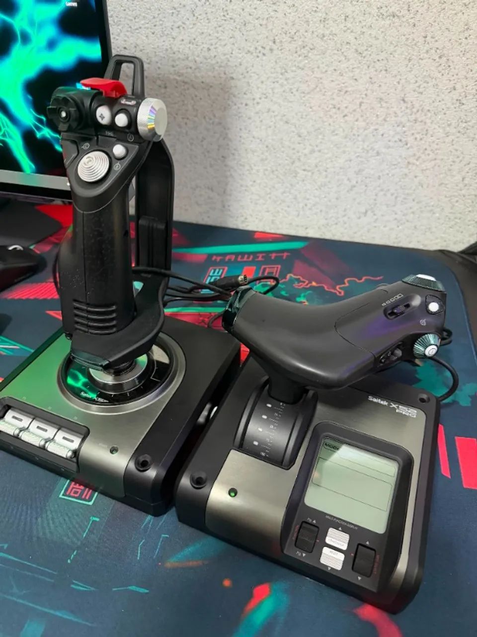 Joystick de voo Saitek X52 Pro 