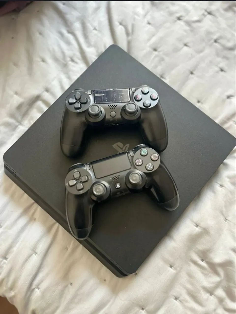 PS4 + 500GB + 3jogos 
