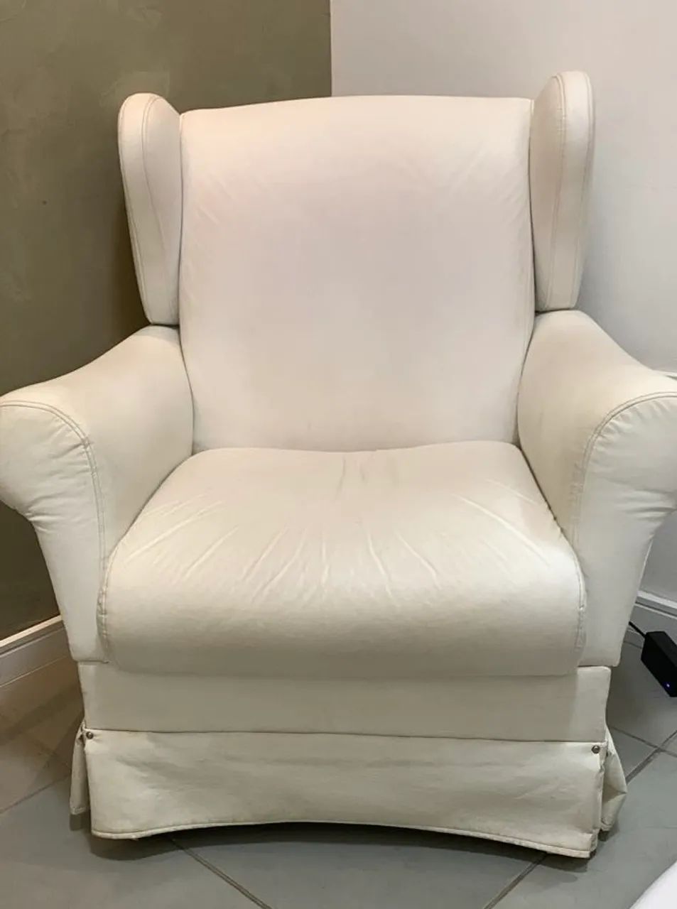 Vende-se poltrona de balanço de courino branca - Foto 3