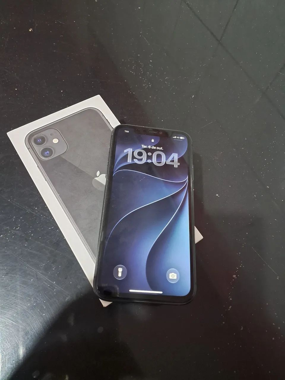 Vendo iPhone 11 vai caixa carregador - Foto 3