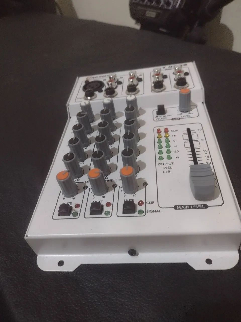 Mesa de Som Taramps T0302 - novíssima