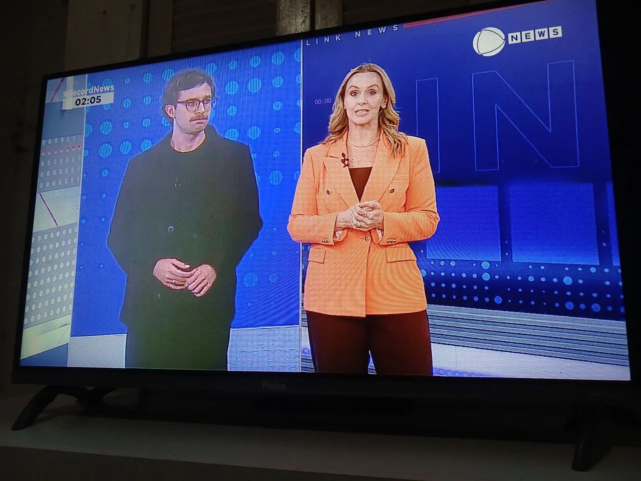 Estou vendedo uma TV esmart de 32 polegadas de marca fhilco - Foto 3