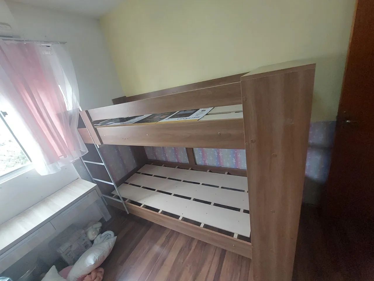 Beliche com Estante e escrivaninha 