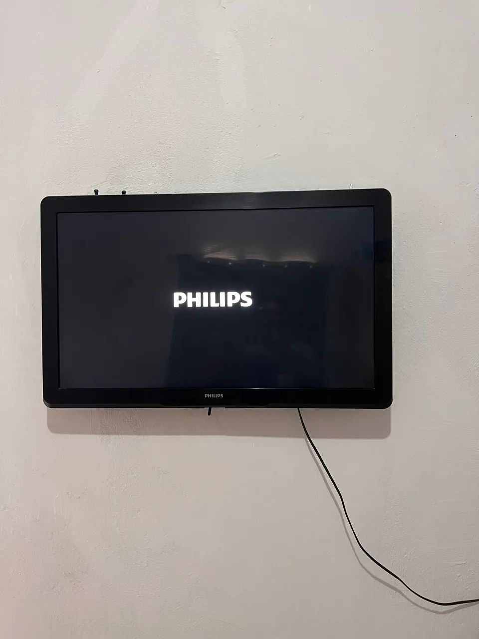Tv Philips 32 polegadas (não é smart )mas fuciona tidos as entradas e pega todos canais - Foto 3