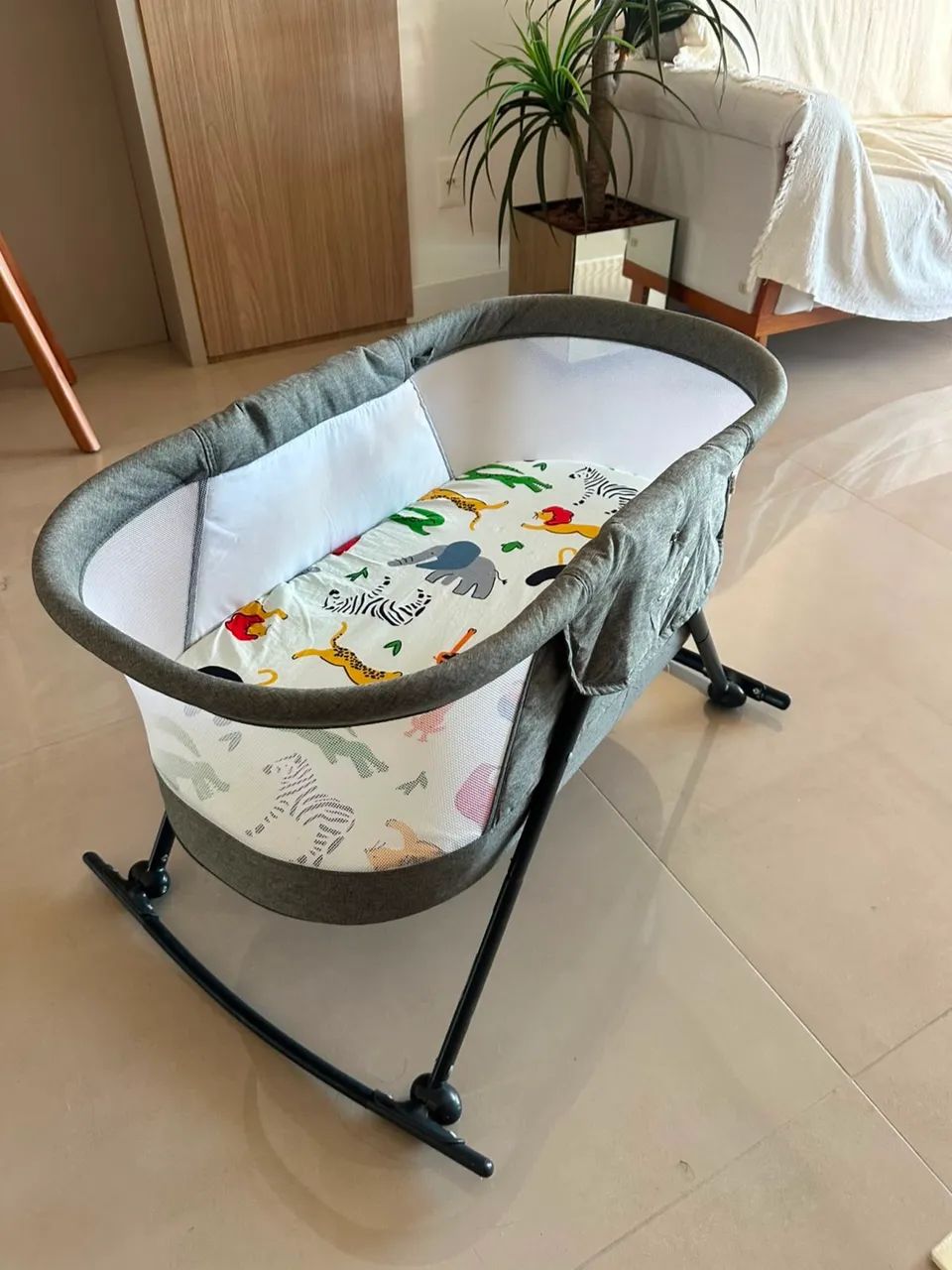 Vendo berço portátil Moisés Safety (impecável) - Foto 4