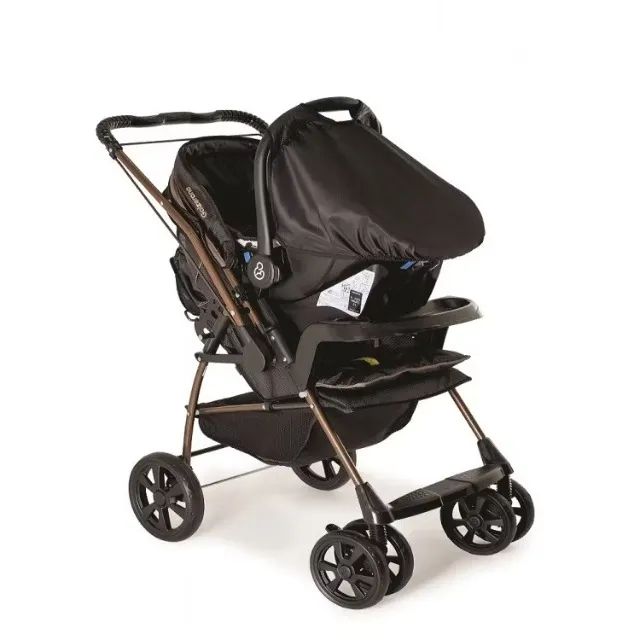 Carrinho com bebe conforto novo