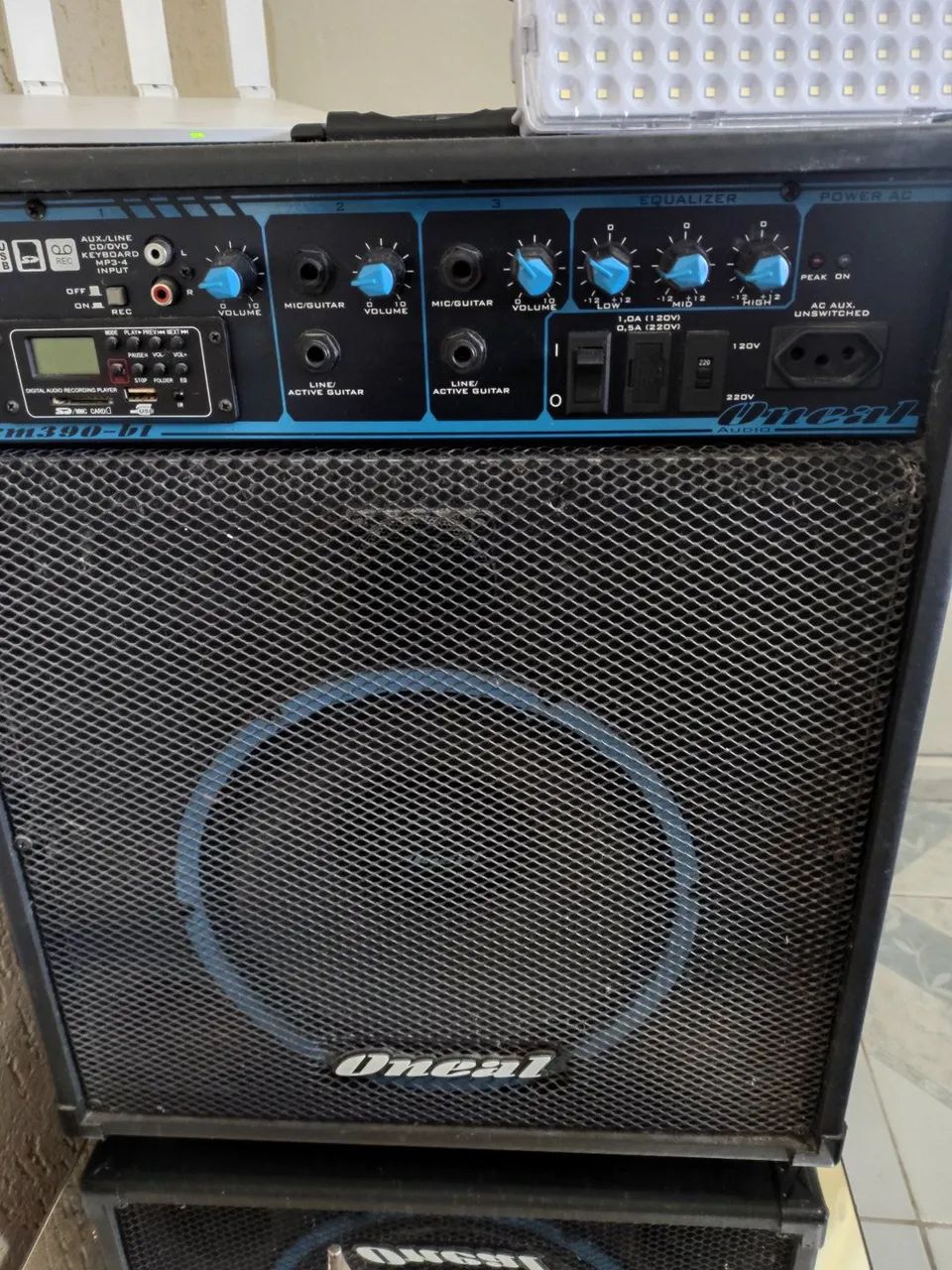 Caixa de som amplificada 