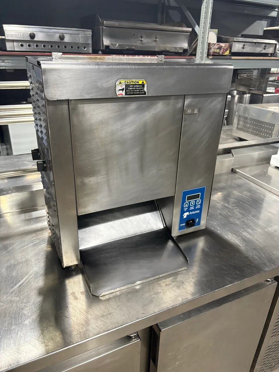 Tostador Industrial Vertical Antunes VCT-2000CV