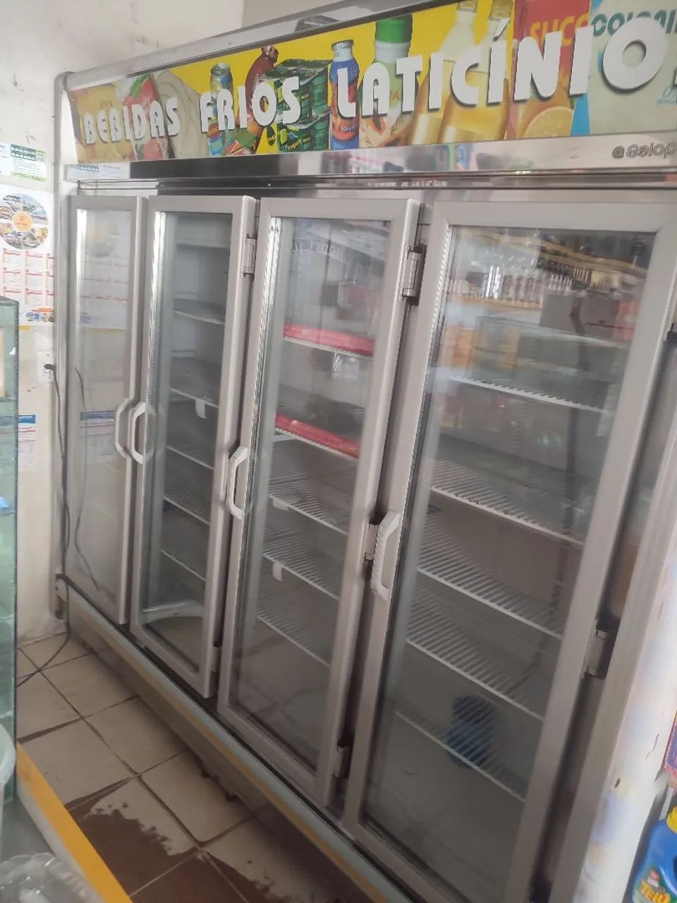 Vendo três frizer valor a combinar 