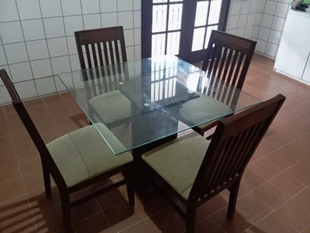 Mesa de Jantar com Tampo de Vidro + 4 Cadeiras Estofadas - Madeira Resistente - Foto 5