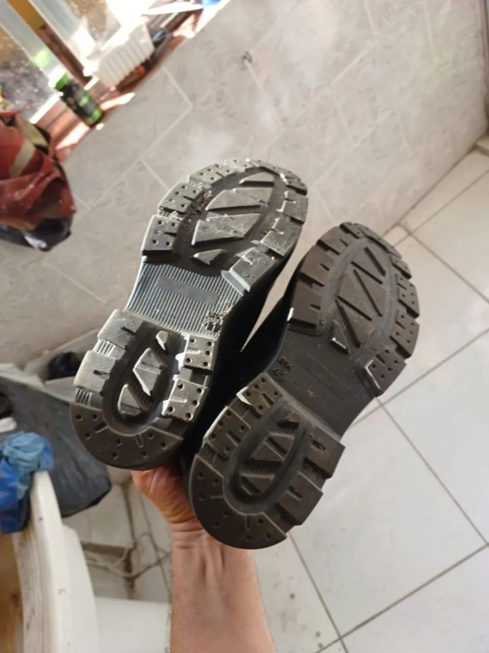 Botina Acolchoada Preta Bico Plástico Cano Médio (EPI com selo) - Foto 3