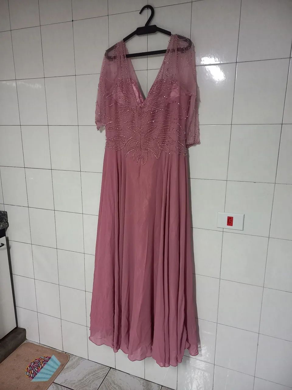 Vestido de festa rose escuro com pedraria - Foto 3