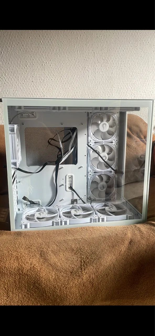 Gabinete com 10 ventoinhas RISEMODE