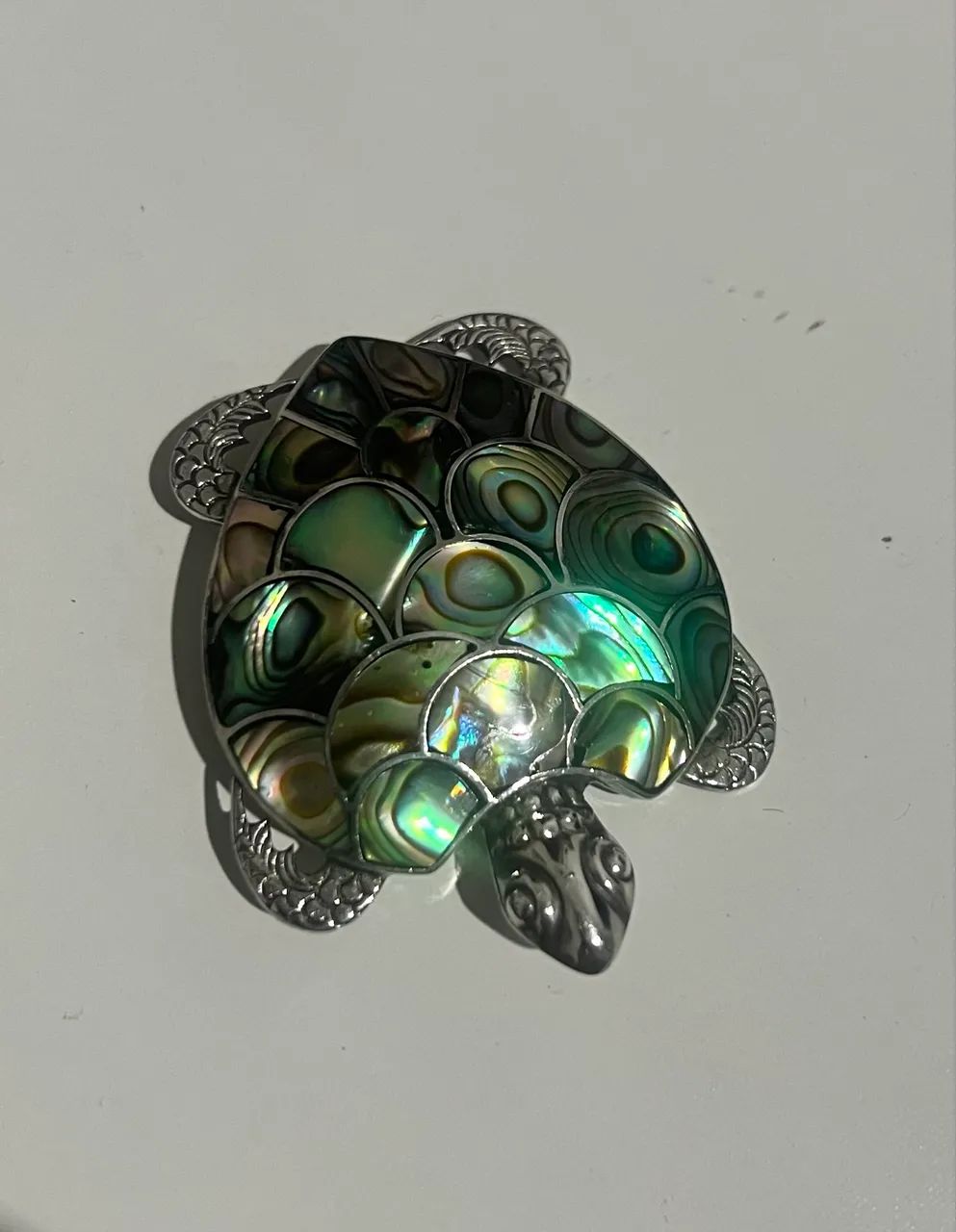 BROCHE TARTARUGA EM PRATA 925 E ABALONE MEDINDO 5X3.5 CENTÍMETROS 