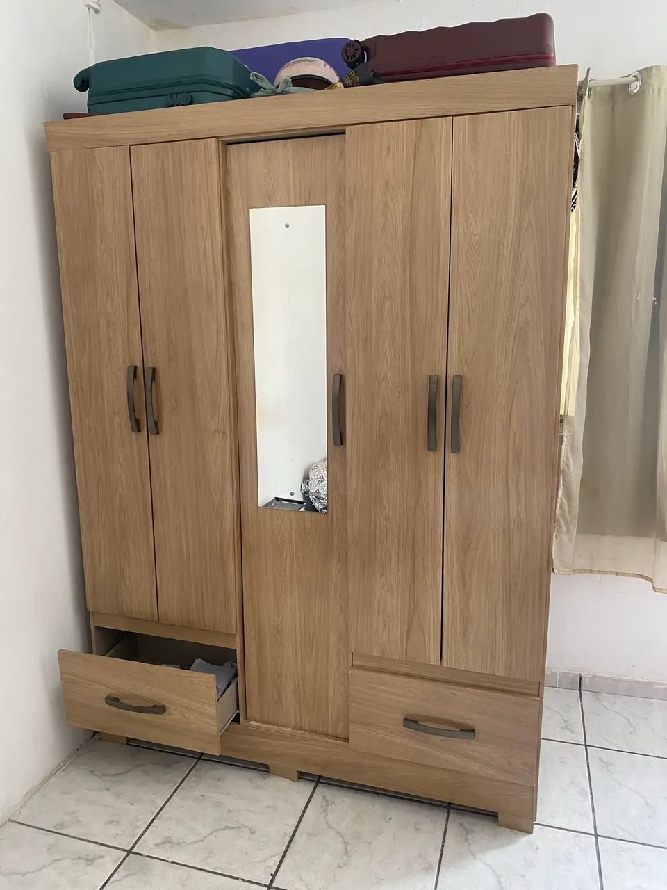 Guarda roupa semi novo
