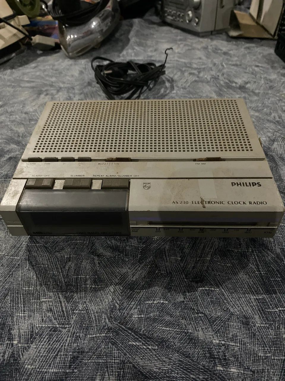Rádio relógio Philips antigo 
