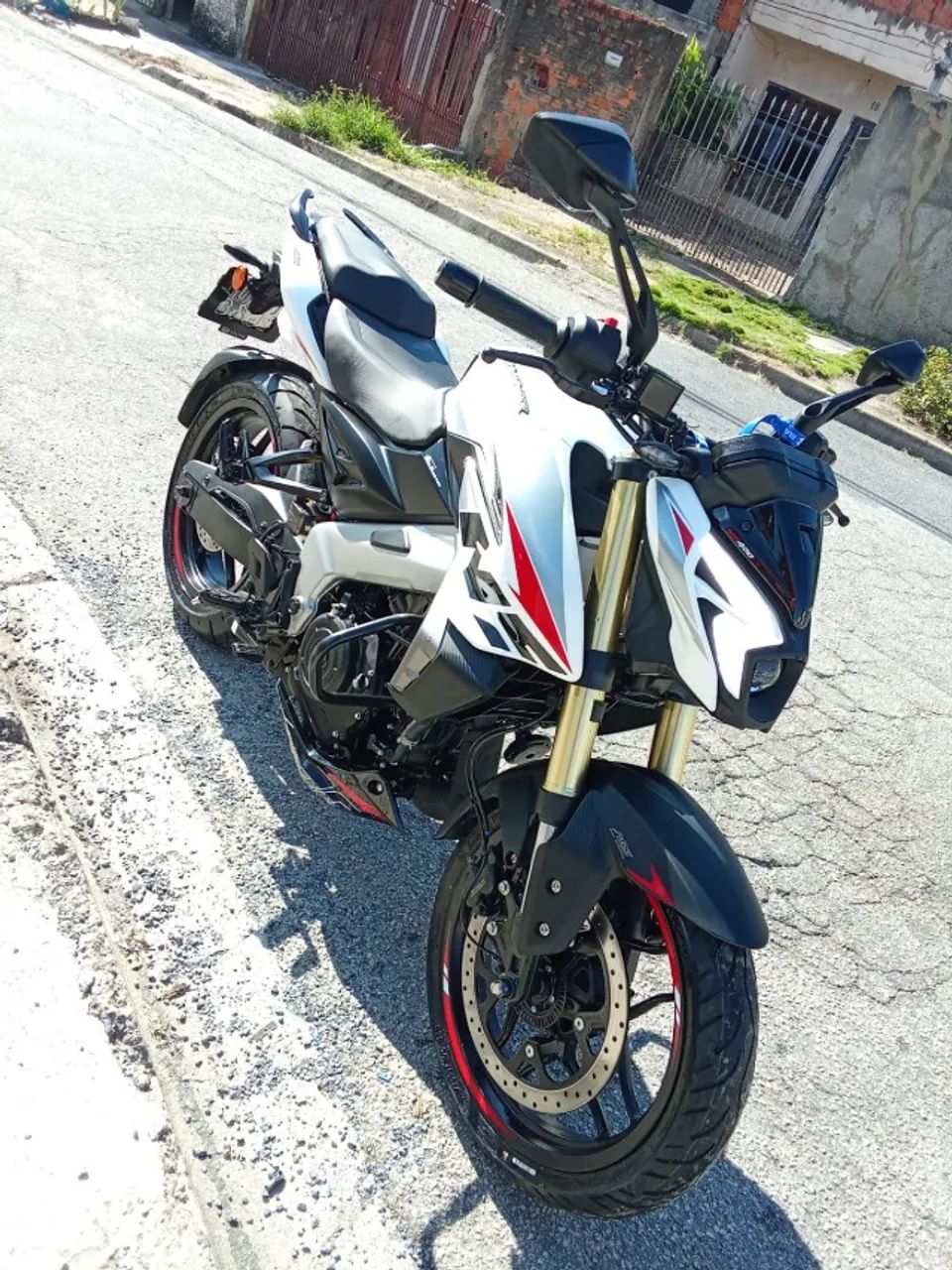 Dominar Ns400z