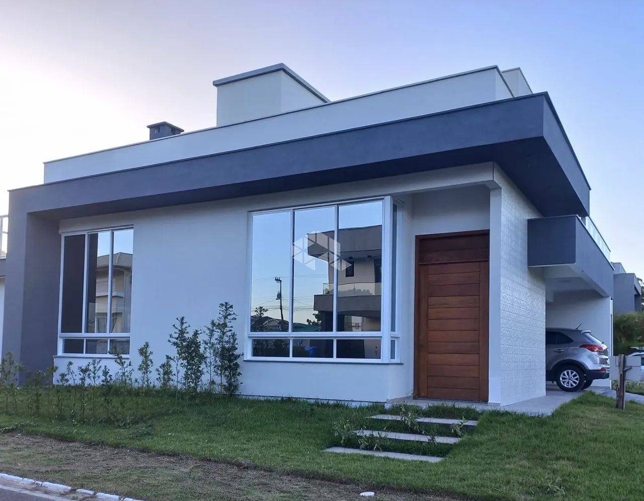 Casa com 3 dormitórios, 1 suíte e 2 demi suítes em condomínio Club. - Foto 2