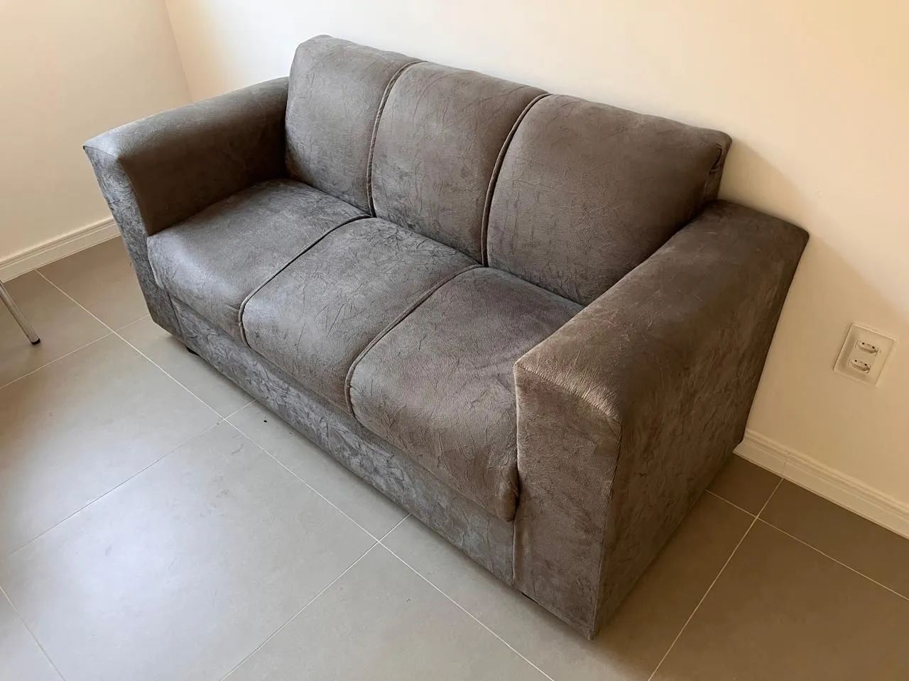 Sofá 3 lugares com puff - Foto 2
