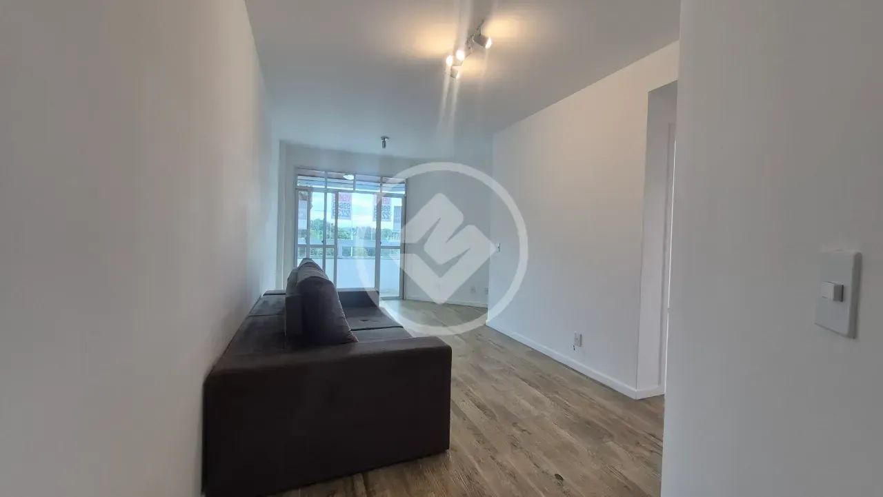 Apartamento 2 Quartos com Suíte e Sacada no Abraão  Florianópolis - Foto 2