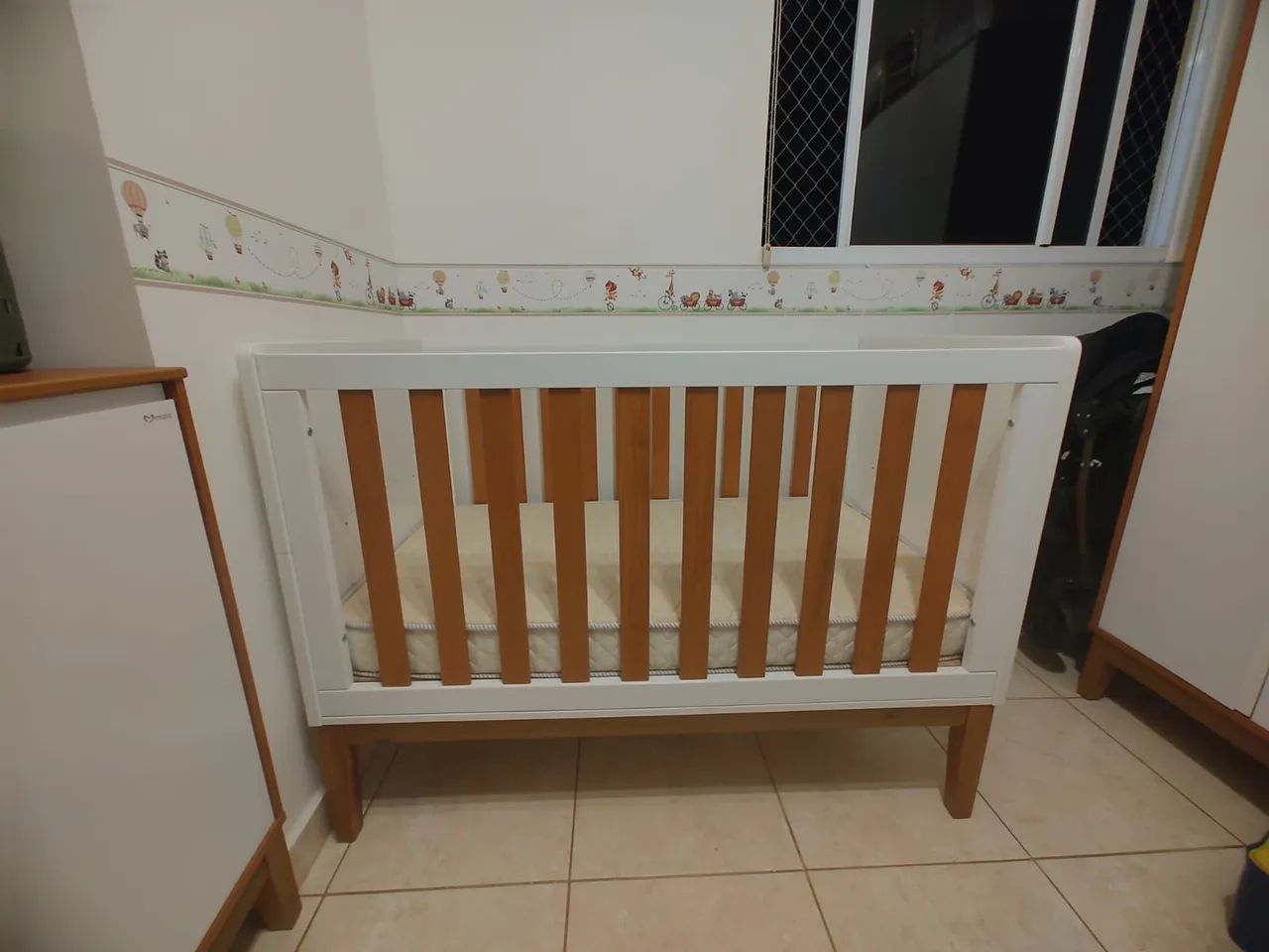 Berço semi-novo com colchão - Foto 4