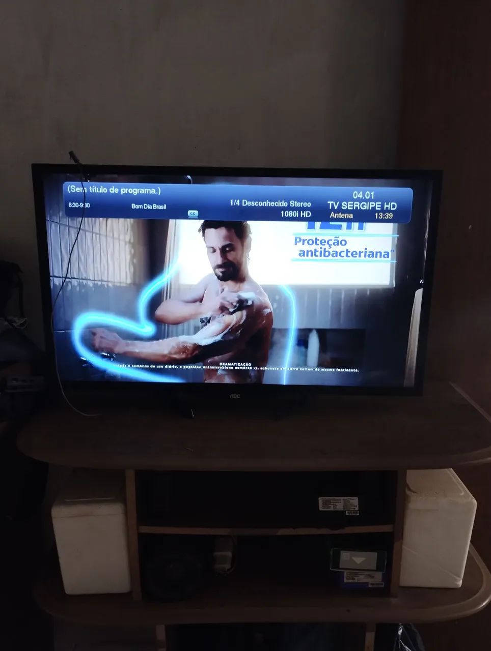 Tv AOC toda boa 32 polegadas  obs não é smart  - Foto 4