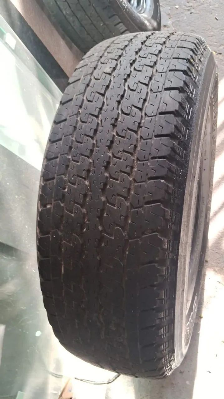 Peneu, caminhonete  - Foto 2