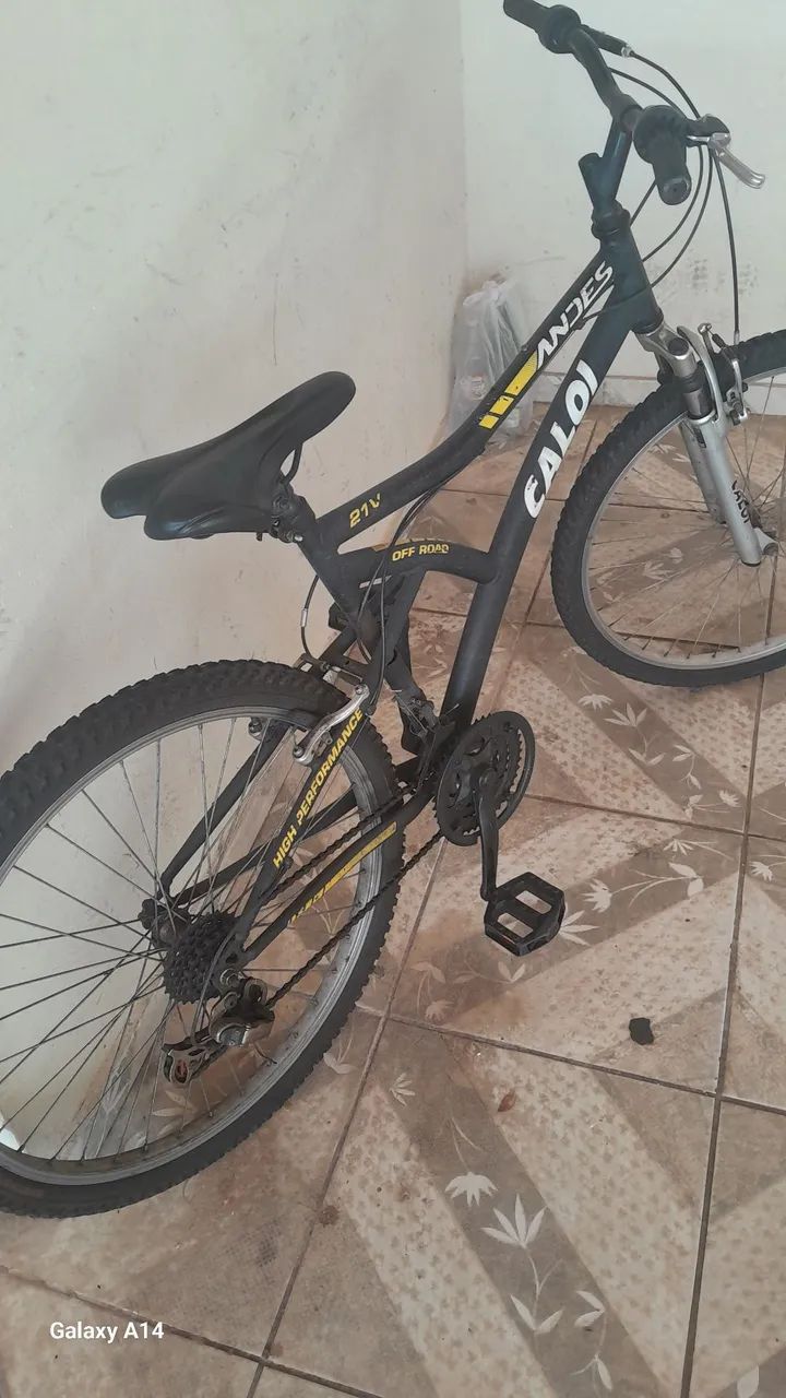  Bicicleta aro 26 com 21 marchas, ótimo pra quem gosta de adrenalina.