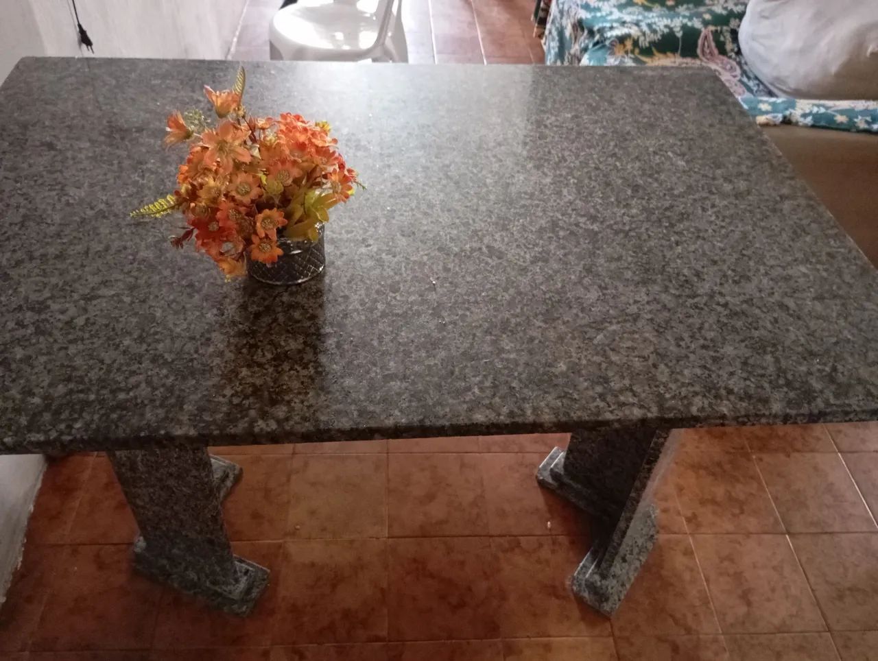 Mesa de jantar de 4 cadeiras, mármore granito.