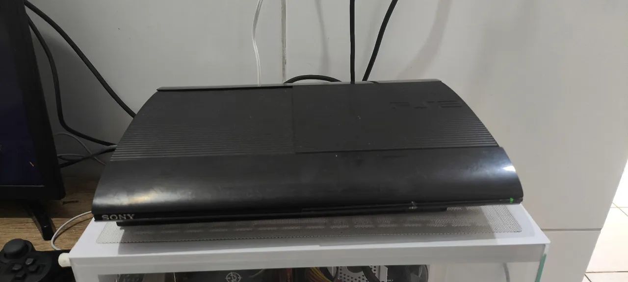 PS3 S SLIM, DESBLOQUEADO HEN, 2X CONTROLES E 15 JOGOS - Foto 3