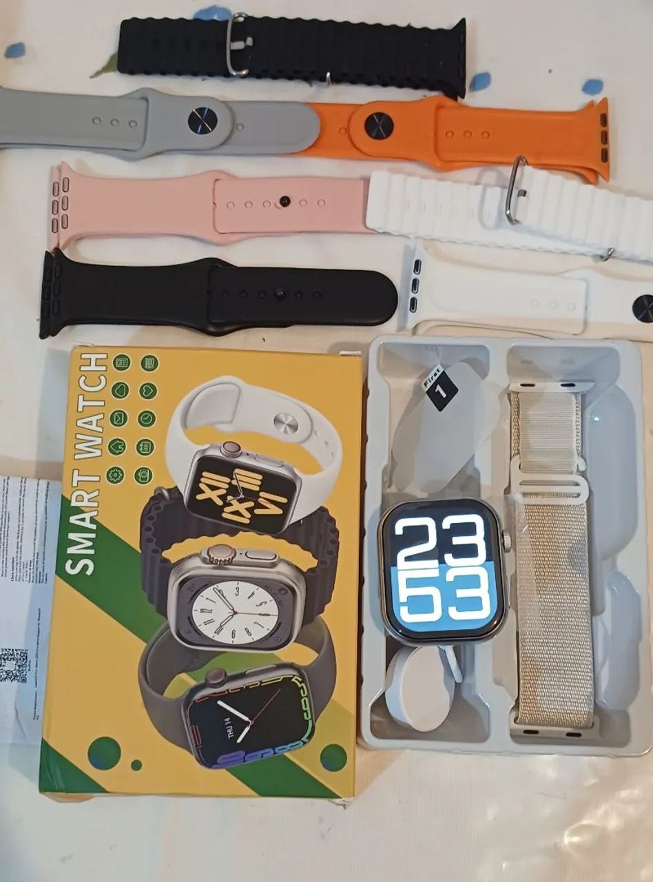 Smartwatch com 8 pulseiras 