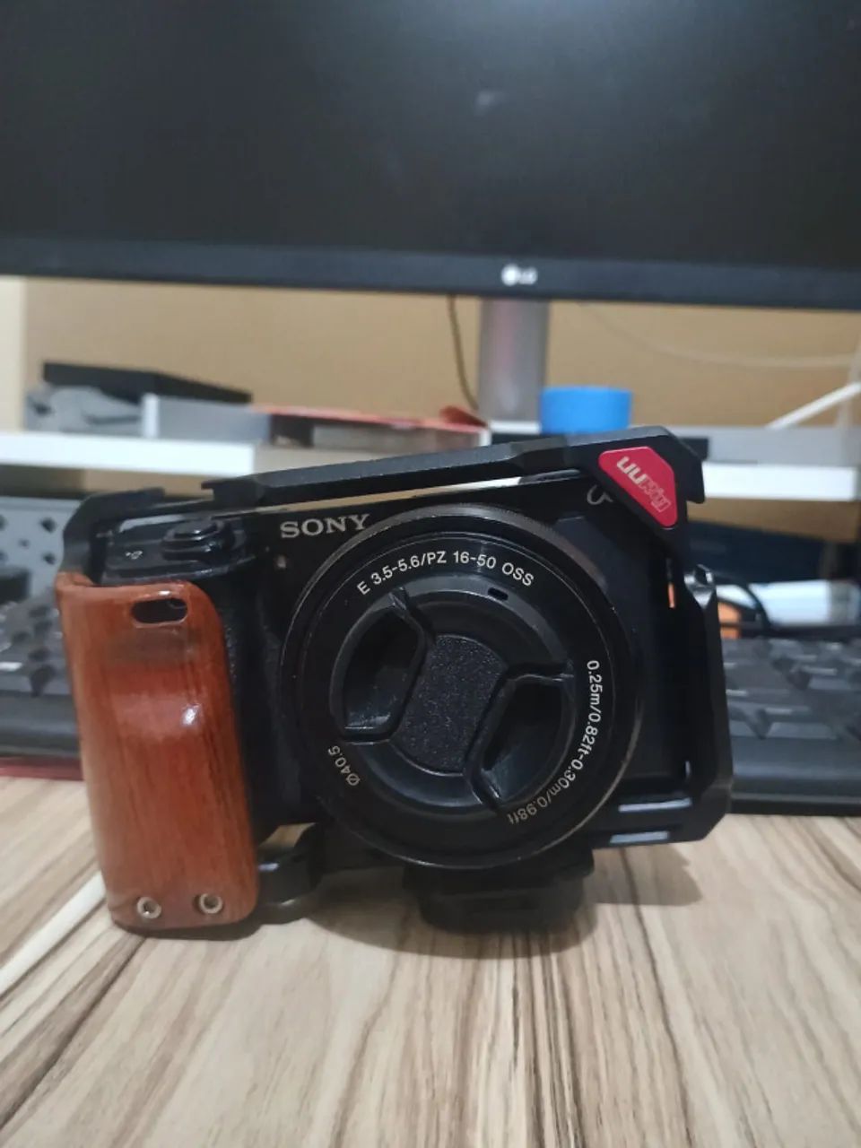 Câmera Sony A6300 + Lente e Acessórios - Foto 2