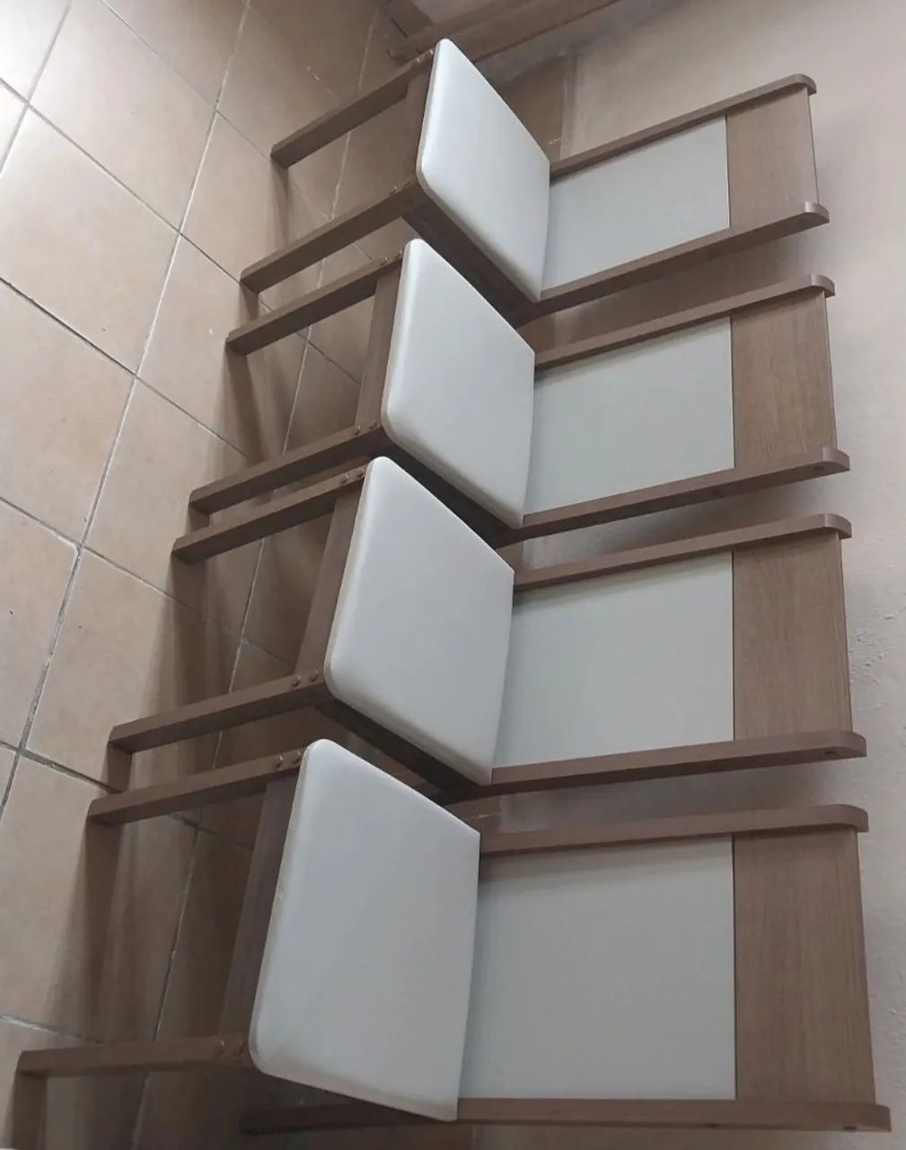 Mesa de palet e conjunto com 4 cadeiras de mdf - Foto 2